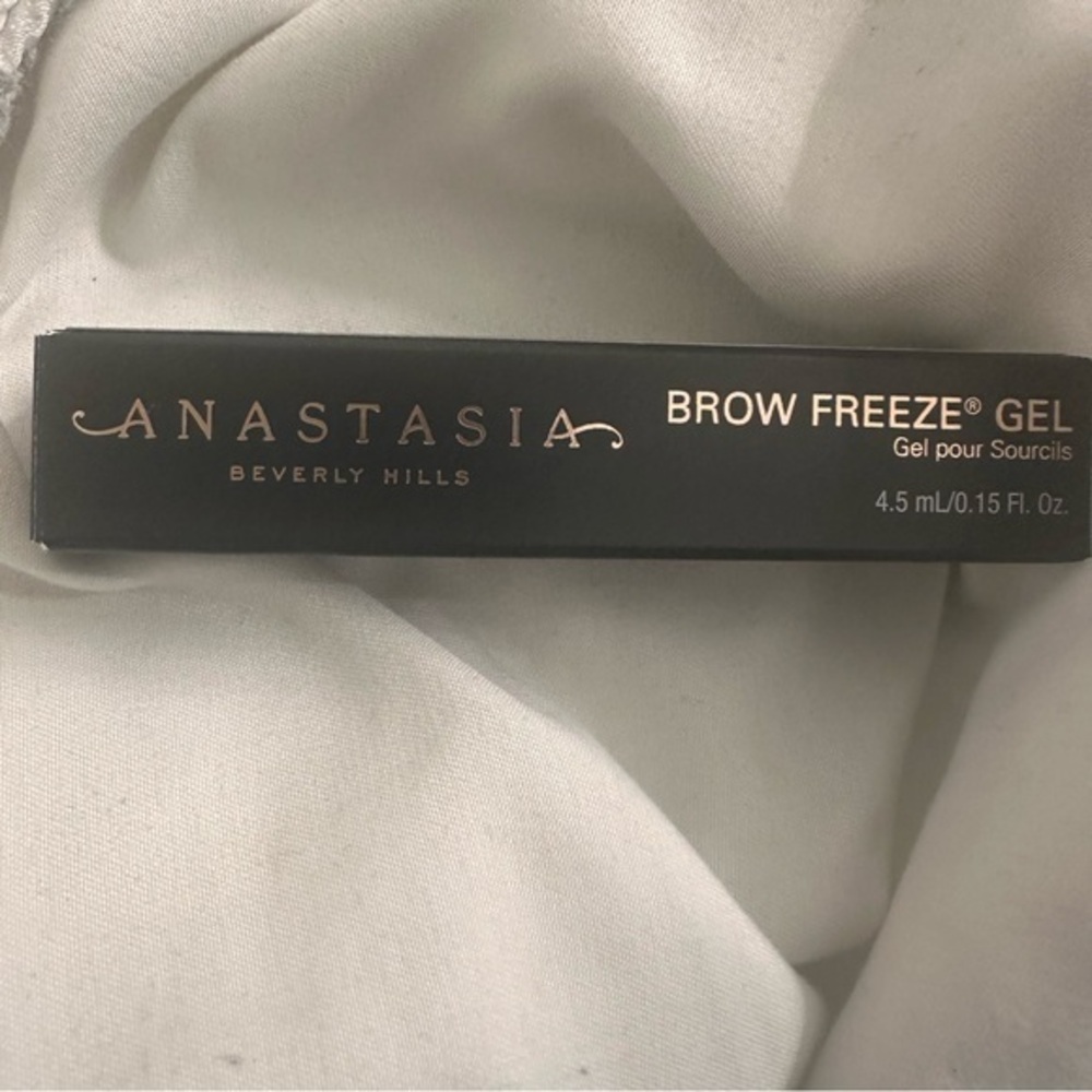 Anastasia Beverly Hills mini brow freeze.